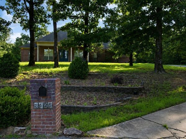 8423 Wolf Creek Ct, North Little Rock, AR 72120