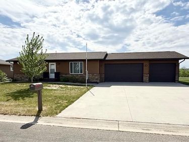 822 9th Avenue SW, Perham, MN 56573
