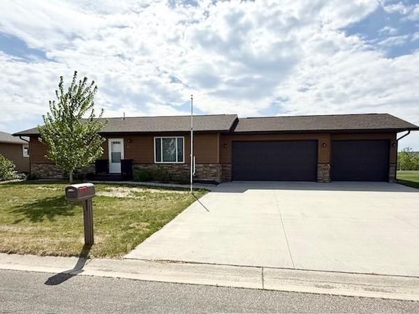 822 9th Avenue SW, Perham, MN 56573
