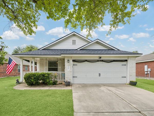 200 Bubbling Brook DR, Hutto, TX 78634
