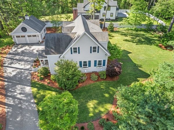 2 Woodridge Rd, Dover, MA 02030