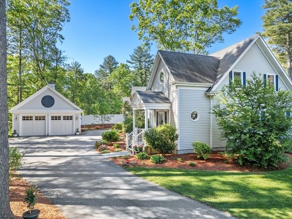 2 Woodridge Rd, Dover, MA 02030