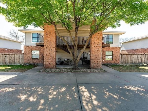 872 W Vanderbilt Street , Stephenville, TX 76401