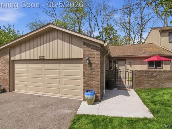 28877 Walnut Grove Lane, Southfield, MI 48034