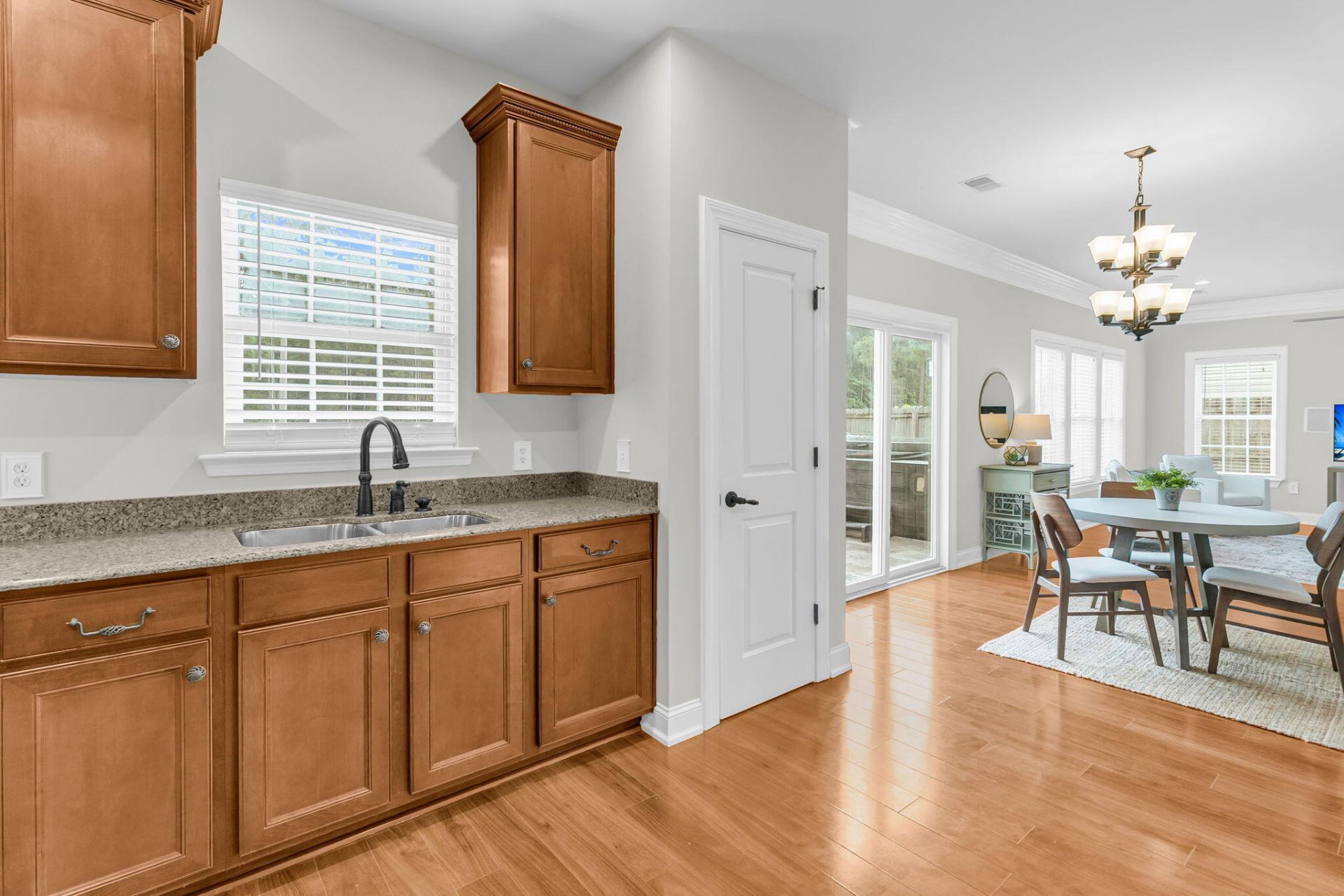 136 Mayfield Drive Photo 15