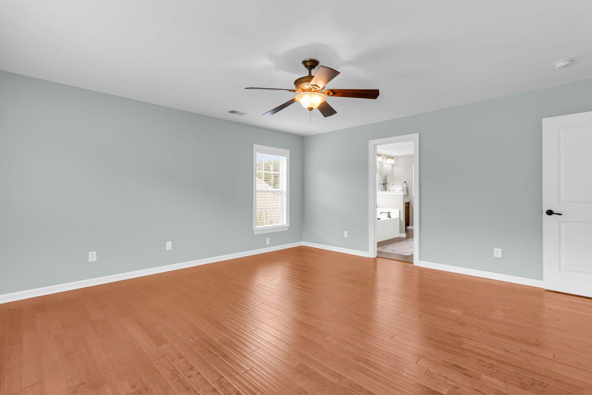 136 Mayfield Drive Photo 19