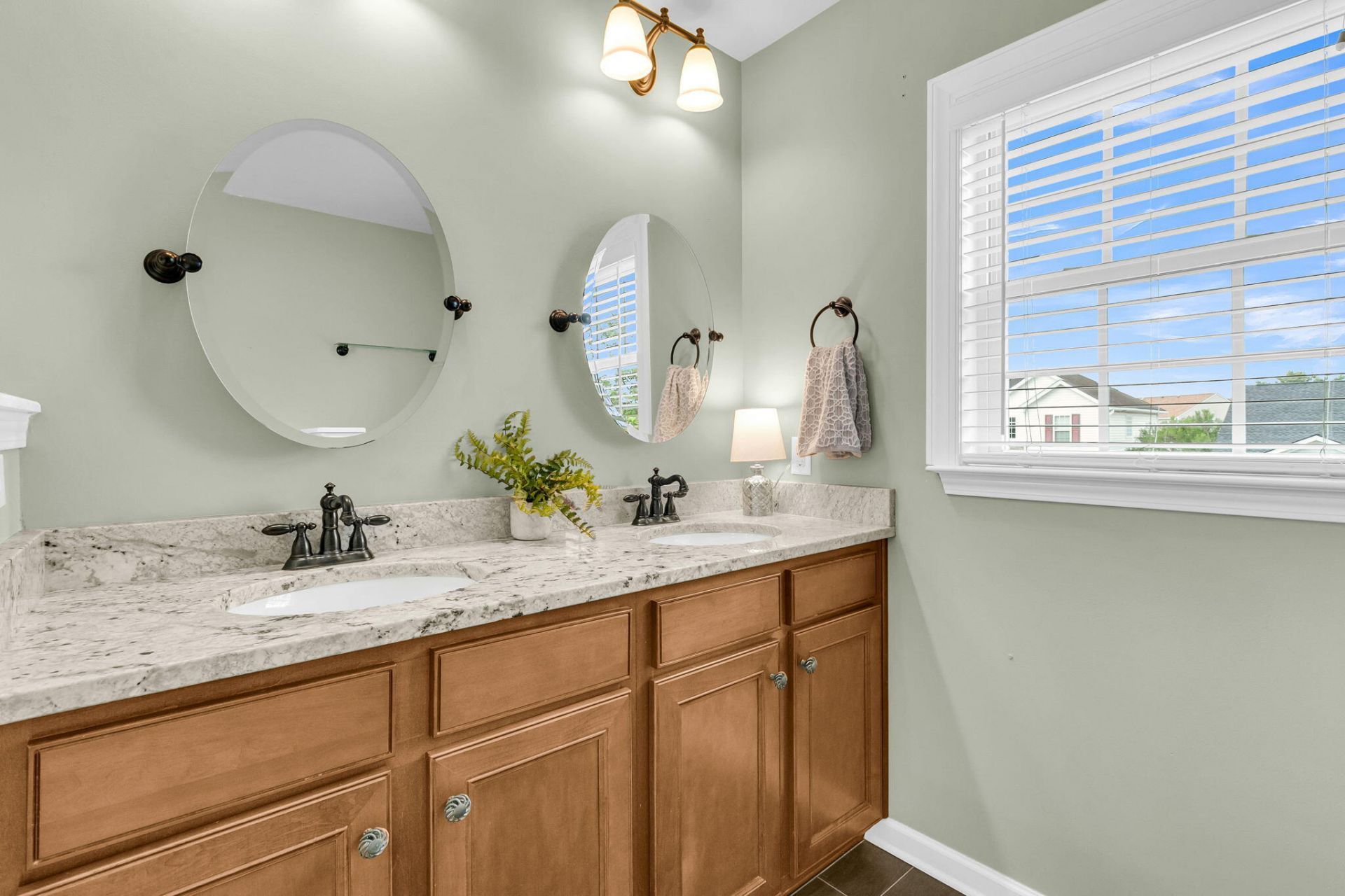 136 Mayfield Drive Photo 20
