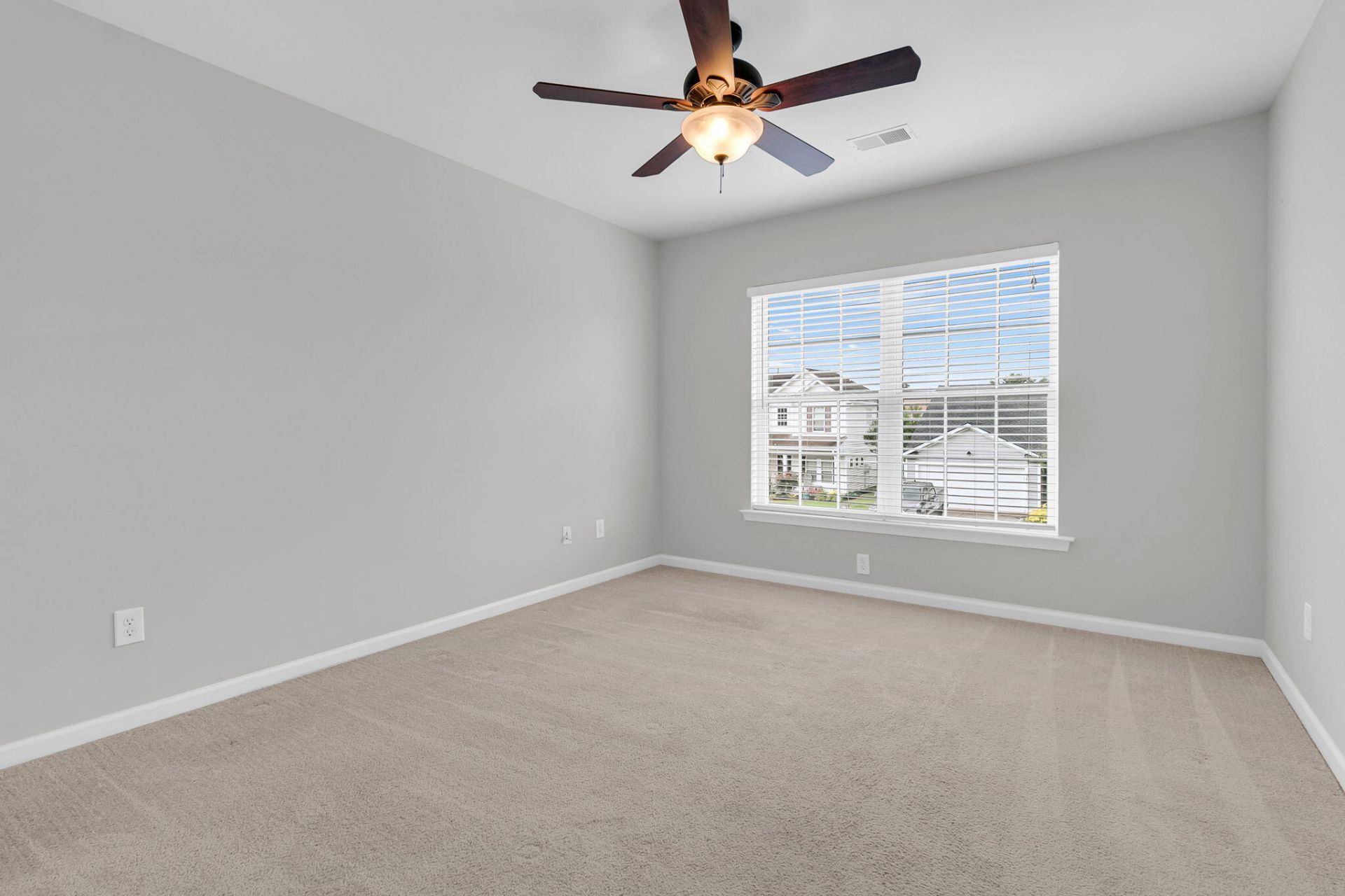 136 Mayfield Drive Photo 25