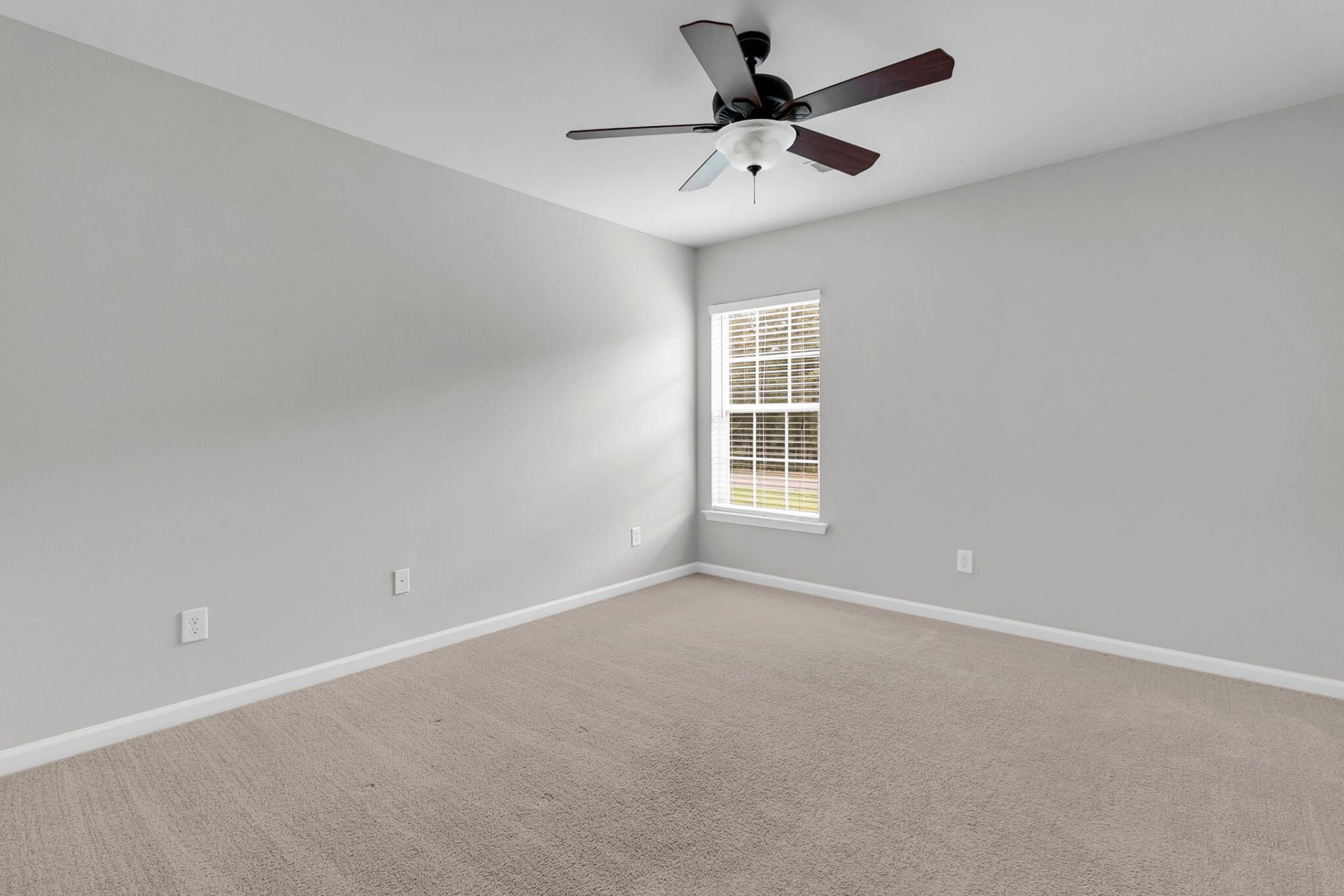 136 Mayfield Drive Photo 27