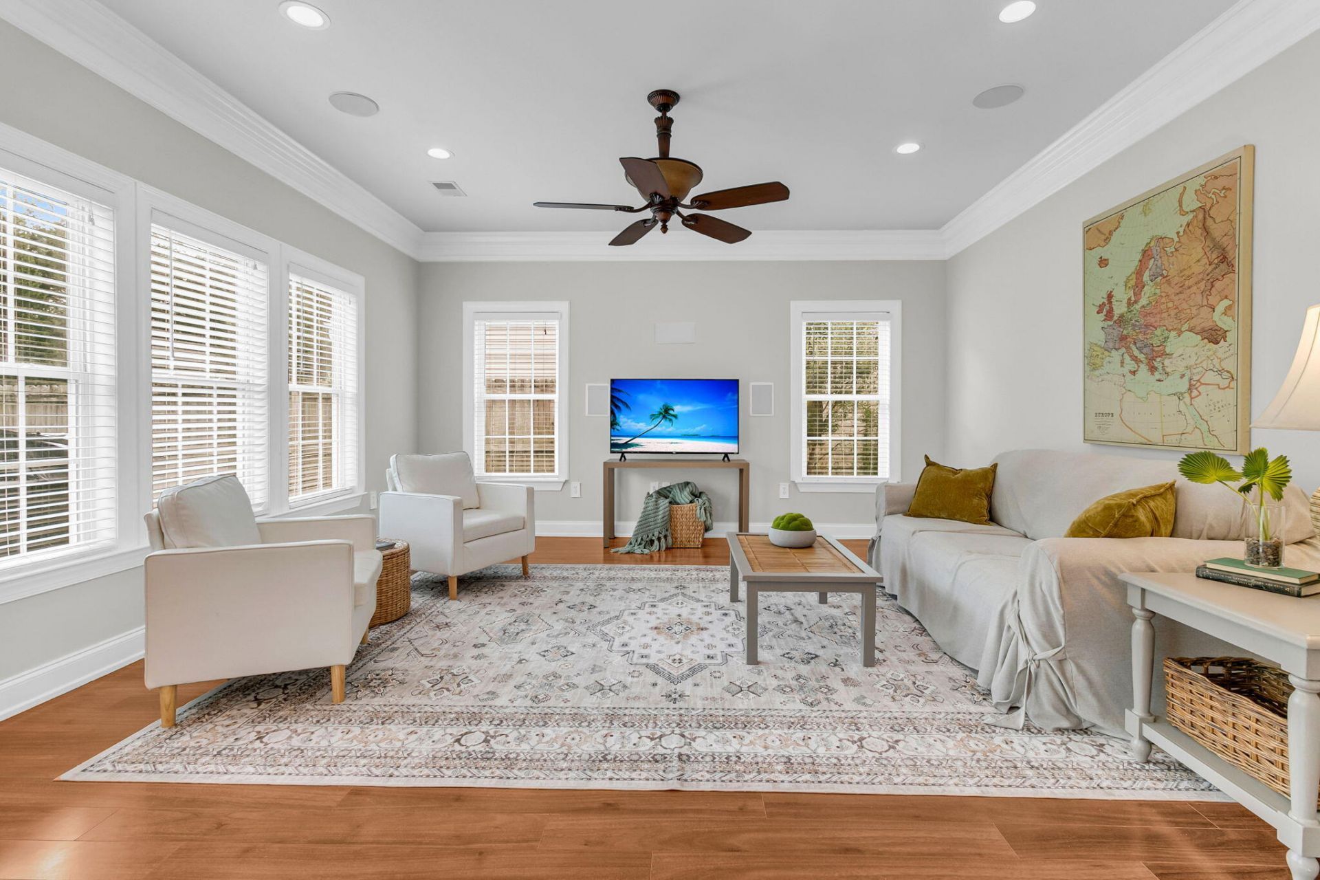 136 Mayfield Drive Photo 6