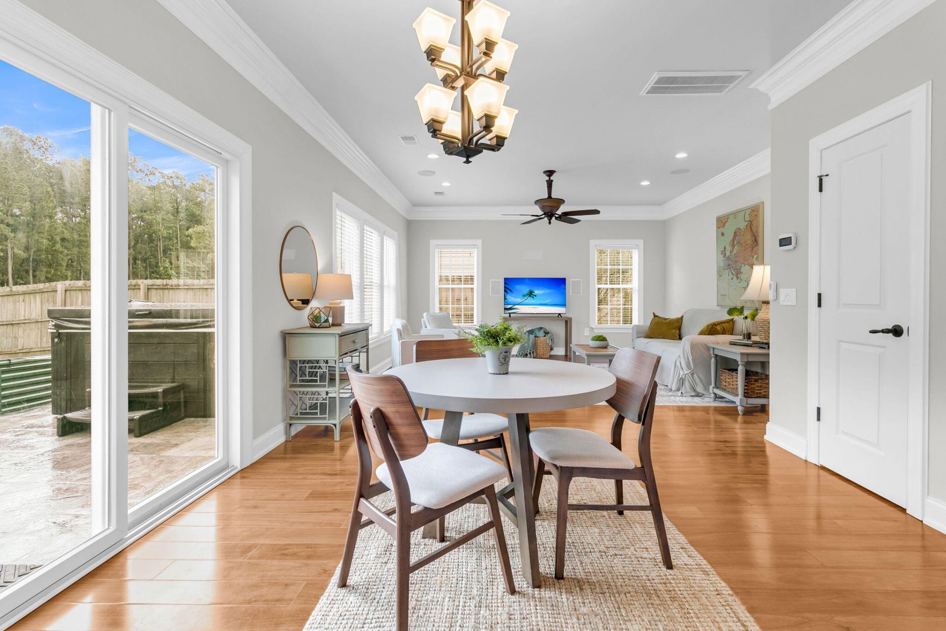 136 Mayfield Drive Photo 8