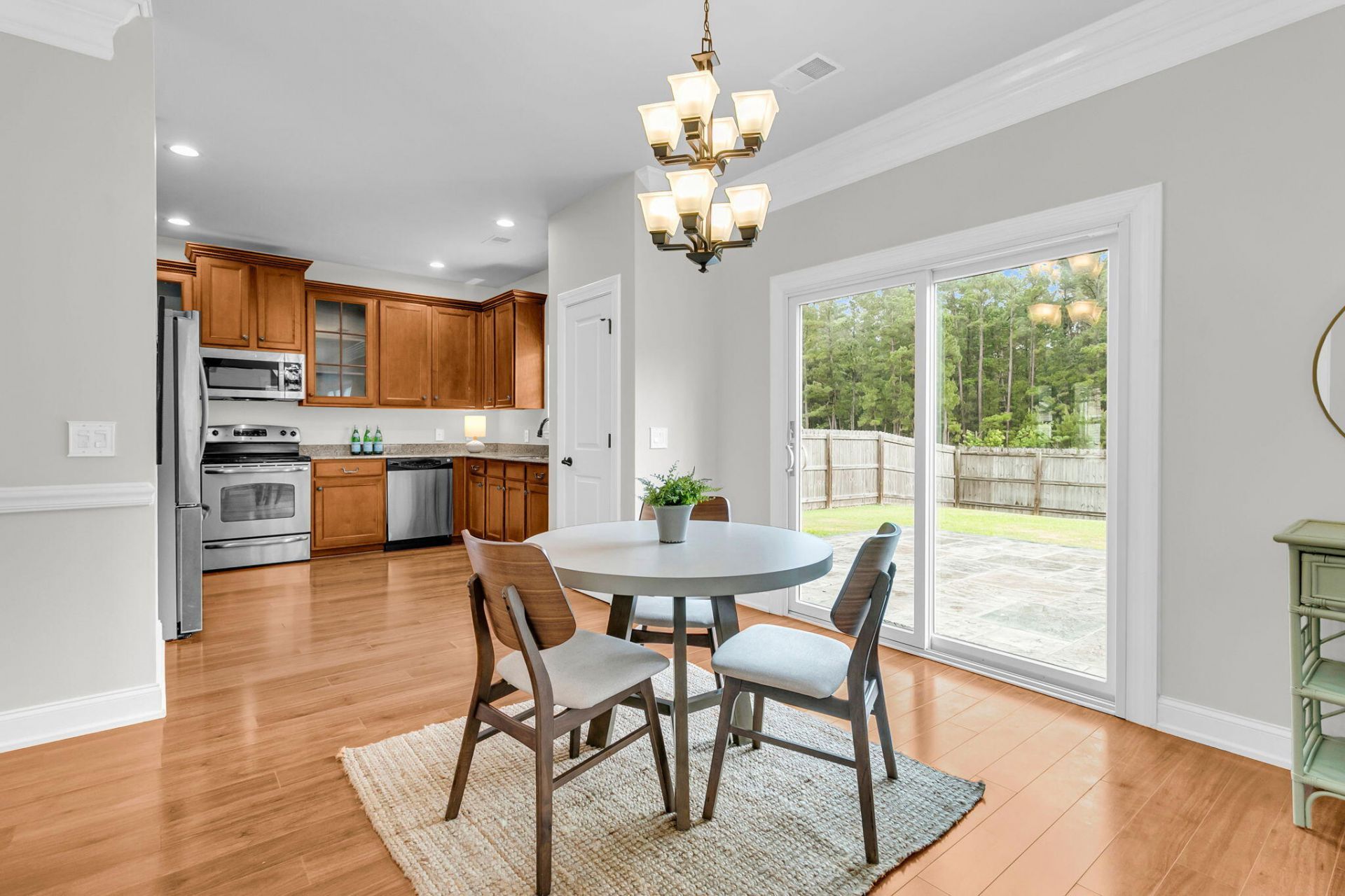 136 Mayfield Drive Photo 9