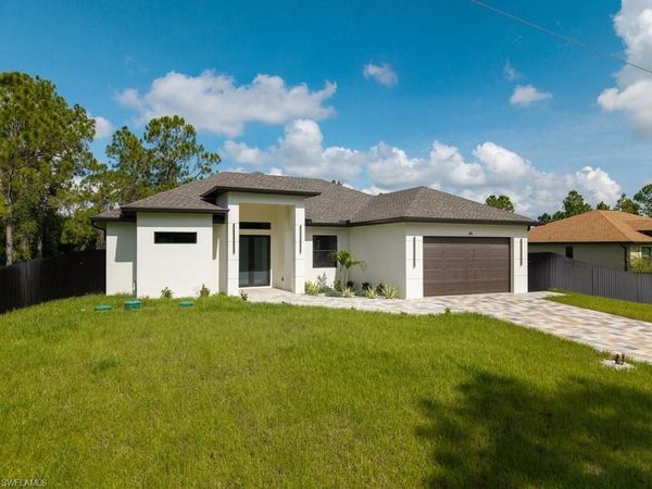 811 Rush AVE, LEHIGH ACRES, FL 33972
