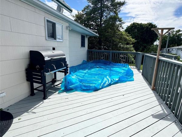 255 Brookside Court , Copiague, NY 11726