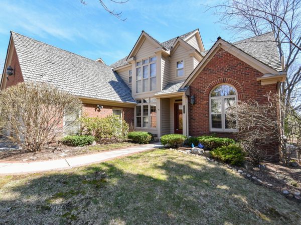 530 Park Cir, Elm Grove, WI 53122