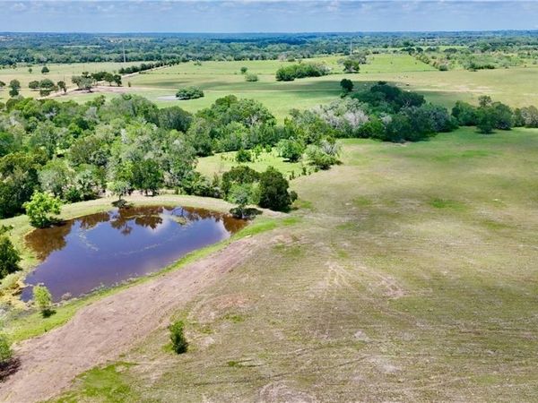 3703 Muehr Road , Weimar, TX 78962