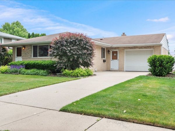 536 Farthing Lane , Des Plaines, IL 60016