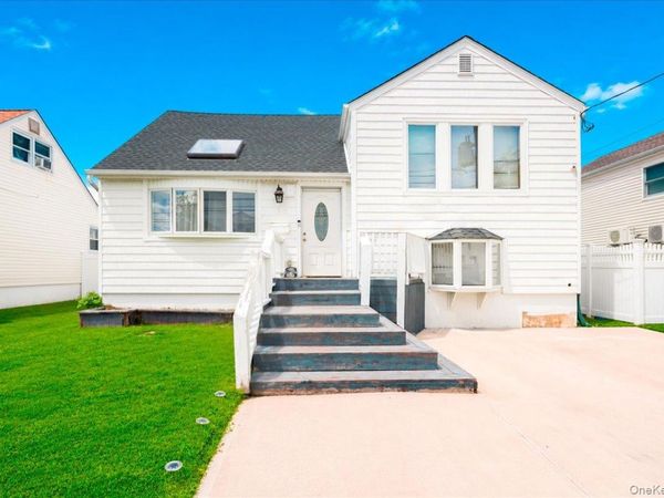 52 Martha Street , Freeport, NY 11520