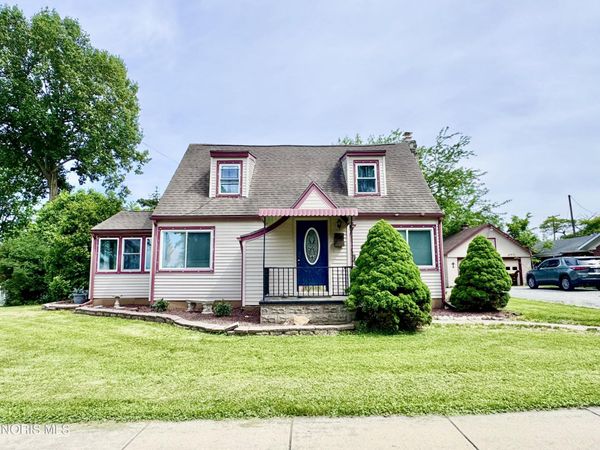 908 E High Street , Hicksville, OH 43526