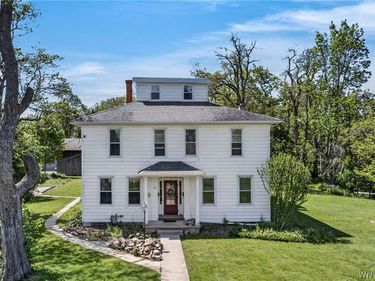 39 East Avenue , Akron, NY 14001