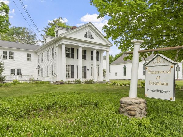 19 N Main St, Petersham, MA 01366