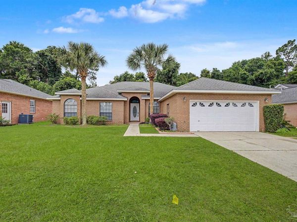 6323 Summer Lakes Ln, Pensacola, FL 32504