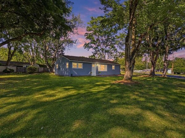 43 Sunridge Dr, Springfield, MA 01118