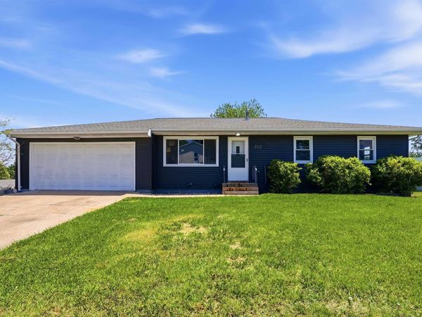 302 Dickens Street, Parkersburg, IA 50665