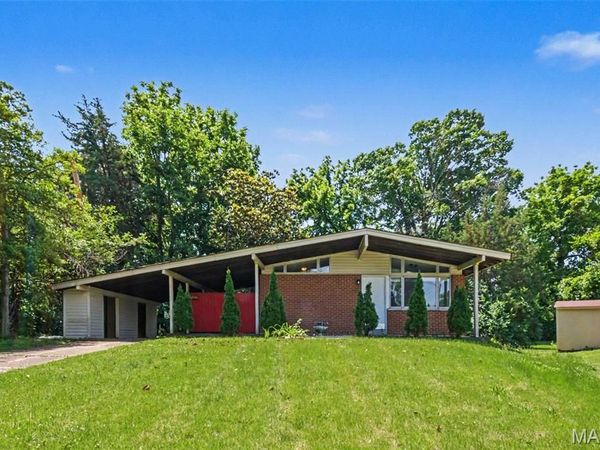 985 Belmont Terrace, Florissant, MO 63033