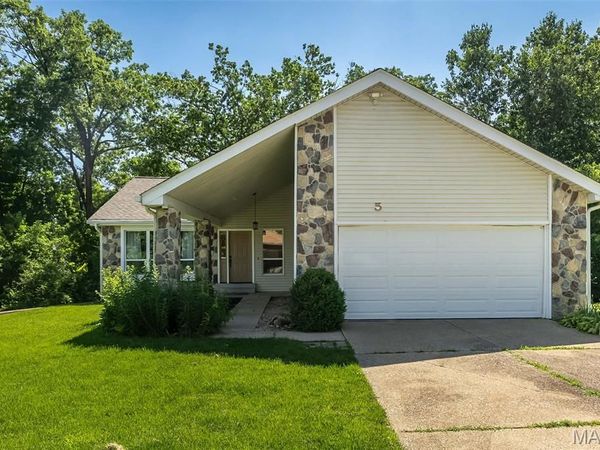 5 Provence Drive, Lake St Louis, MO 63367