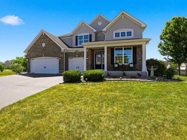 2701 Woodworth Avenue , Woodstock, IL 60098
