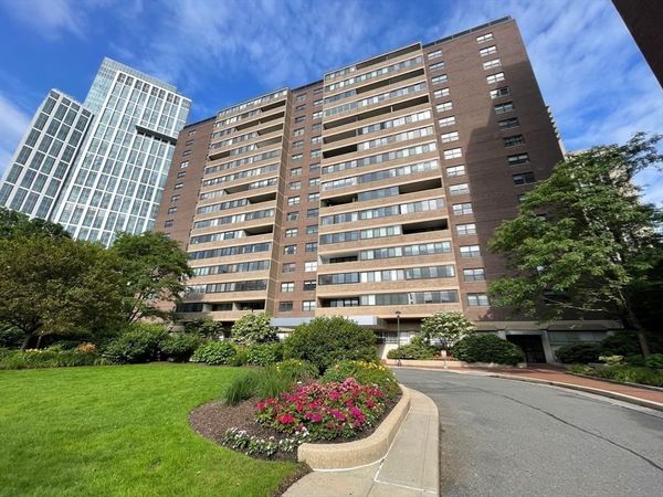 9 Hawthorne Place, Unit 12F, Boston, MA 02114