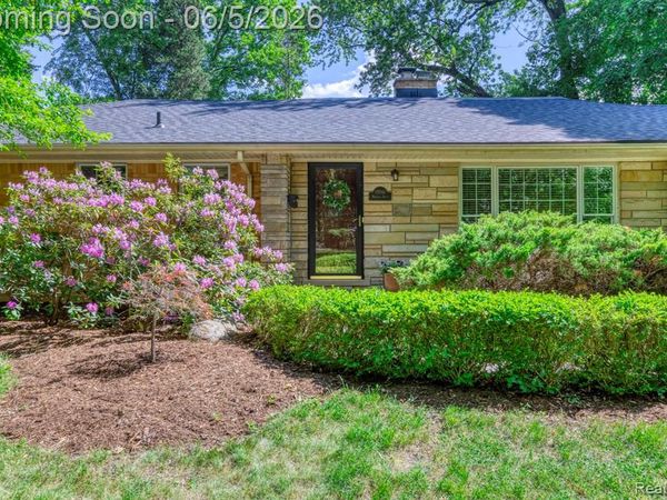 19141 Warwick Street, Beverly Hills Vlg, MI 48025