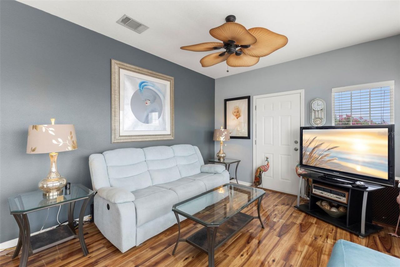 124 Americana Court Ne, Unit 214, Saint Petersburg, FL 33702 Photo