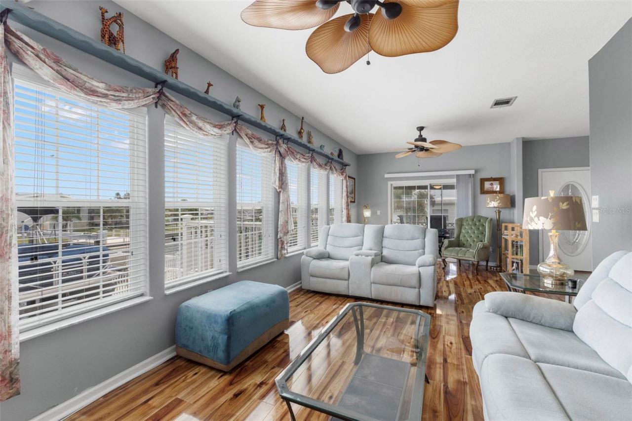 124 Americana Court Ne, Unit 214, Saint Petersburg, FL 33702 Photo