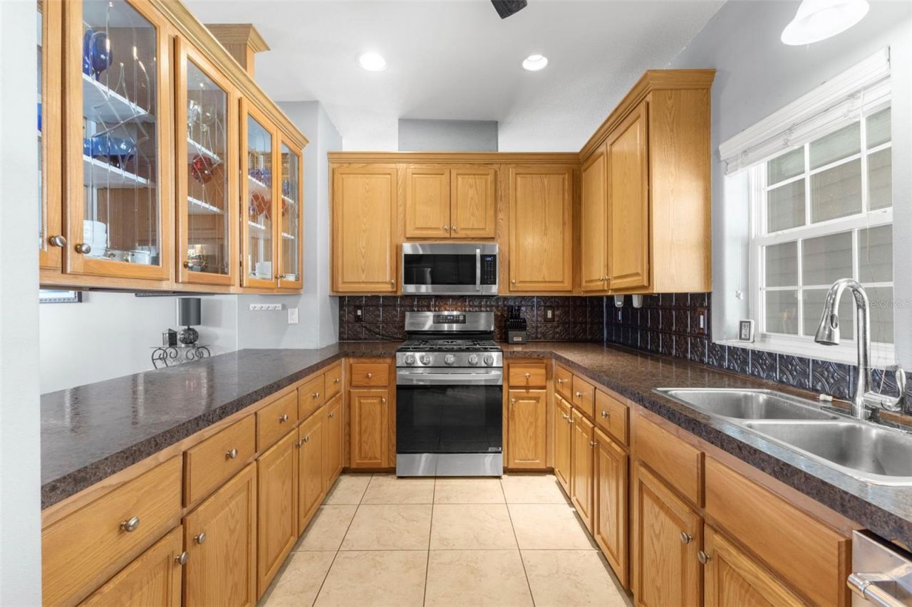 124 Americana Court Ne, Unit 214, Saint Petersburg, FL 33702 Photo