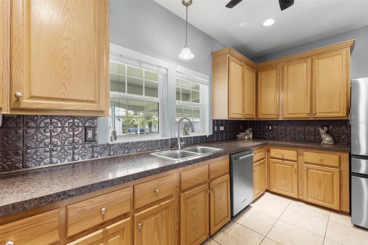 124 Americana Court Ne, Unit 214, Saint Petersburg, FL 33702 Photo