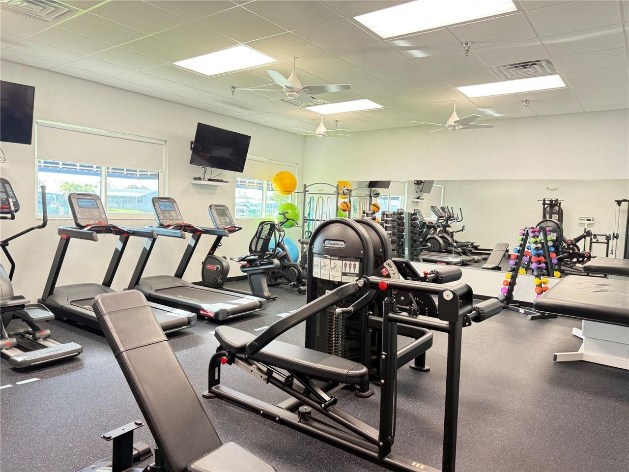 124 Americana Court Ne, Unit 214, Saint Petersburg, FL 33702 Photo