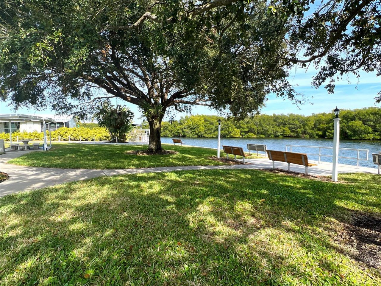 124 Americana Court Ne, Unit 214, Saint Petersburg, FL 33702 Photo