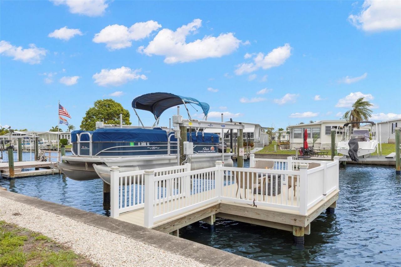 124 Americana Court Ne, Unit 214, Saint Petersburg, FL 33702 Photo