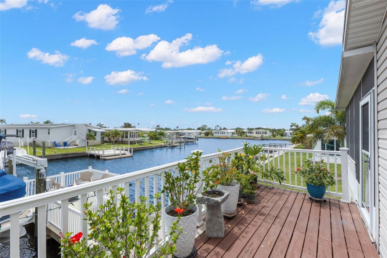 124 Americana Court Ne, Unit 214, Saint Petersburg, FL 33702 Photo