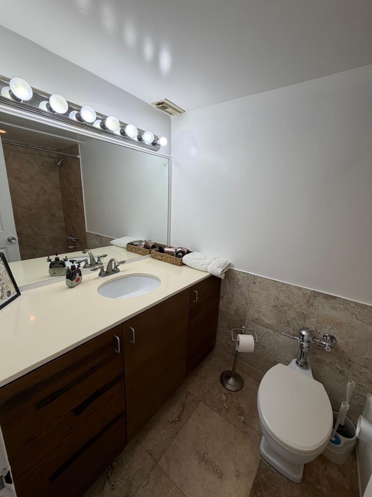 26 Diplomat Parkway, Hallandale, FL 33009 Photo