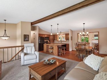 4500 Ranchview Lane N, Plymouth, MN 55446