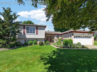 309 Antoinette Drive, Rochester Hills, MI 48309