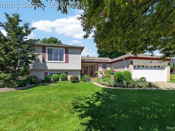 309 Antoinette Drive, Rochester Hills, MI 48309