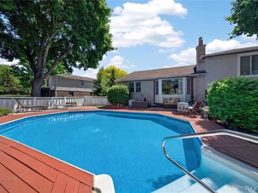 309 Antoinette Drive, Rochester Hills, MI 48309