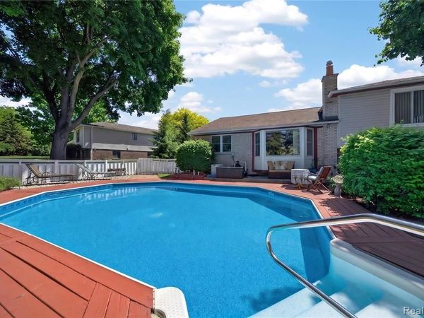 309 Antoinette Drive, Rochester Hills, MI 48309