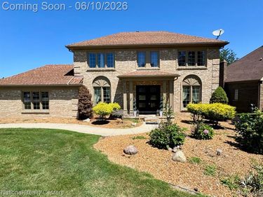 39376 Heatherbrook Drive, Farmington Hills, MI 48331