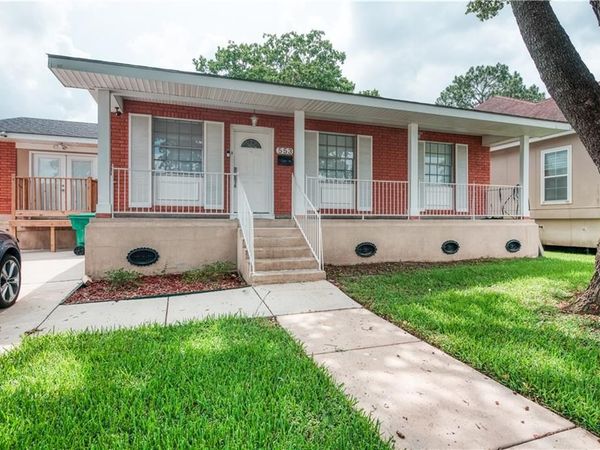 553 DIPLOMAT Street , Gretna, LA 70056