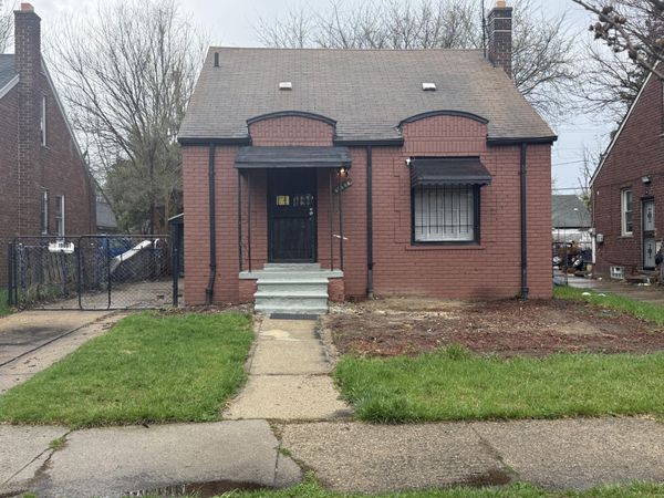 19601 Hamburg Street, Detroit, MI 48205